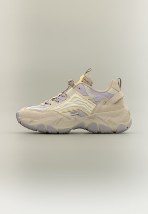 Stevige beige en lavendelkleurige sneaker met dikke zool, mesh- en suèdepanelen, trekbandjes op de tong en hiel, en gebrande "Buffalo"-accenten.