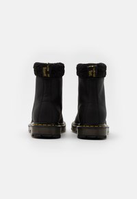 Dr. Martens Stivaletti stringati - black