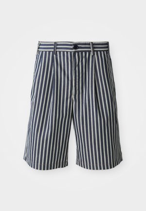 Námořnické modré a bílé pruhované šortky s sklady vpředu, knoflíkovým zapínáním a střihnutím na míru. Vyrobeno z lehké tkaniny pro pohodlí.