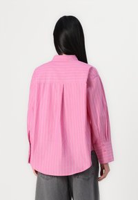 Gina Tricot POPLIN  - Užsagstoma palaidinė - pink