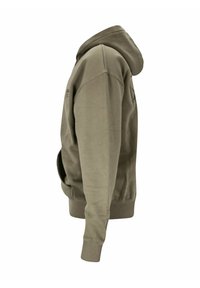 Olivgrön hoodie med framficka, ribbade muddar och fåll samt en mjuk, matt yta. Har dragsko i huvan och minimala söm-detaljer.