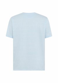 T-shirt azzurro chiaro a maniche corte realizzato in tessuto morbido, con colletto a girocollo e una texture liscia senza motivi o dettagli visibili.