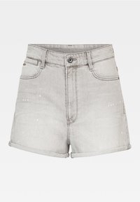 Korkeavyötäröiset, käännettylahkeiset shortsit, jotka on valmistettu vaaleanharmaasta denimistä, jossa on hienovaraisia kulumia ja yksi etunapit.