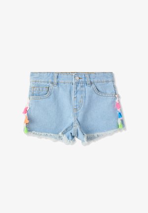 Jasnoniebieskie szorty dżinsowe z postrzępionym dołem, z kolorowymi frędzlami w odcieniach różu, pomarańczy i zieleni po bokach oraz standardowym pięciopocketowym fasonem.