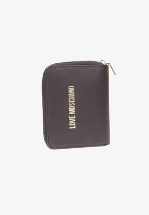 Portafoglio nero testurizzato con logo dorato "LOVE MOSCHINO", chiusura con zip e angoli arrotondati. Forma rettangolare compatta con design minimalista.