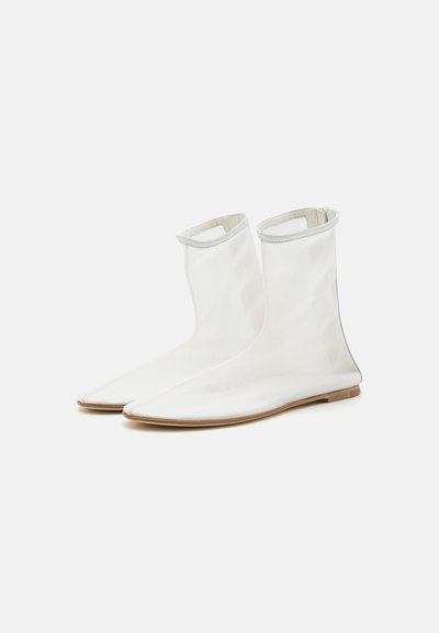 DEAR FRANCES BALLA BOOTIE - Støvletter - white