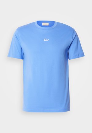 Blaues kurzärmliges Baumwoll-T-Shirt mit Rundhalsausschnitt, das ein kleines weißes "Gant"-Logo in der Mitte der Brust trägt. Weicher Stoff, lässige Passform.