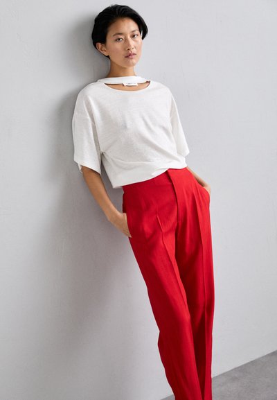 Victoria Beckham TAPERED LEG TROUSER - Stoffhose - carmine