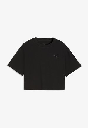 Camiseta negra corta de manga corta con cuello redondo y pequeño logo oscuro de Puma en el pecho izquierdo.