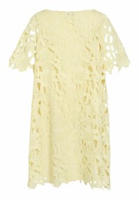 Robe courte à manches courtes jaune crème avec motif en dentelle florale ajourée et bords festonnés aux manches et à l'ourlet.