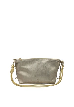 Petit sac bandoulière métallisé argent avec chaîne dorée et sangle beige réglable avec un détail noué sur un côté.