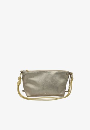 Petit sac bandoulière métallisé argent avec chaîne dorée et sangle beige réglable avec un détail noué sur un côté.