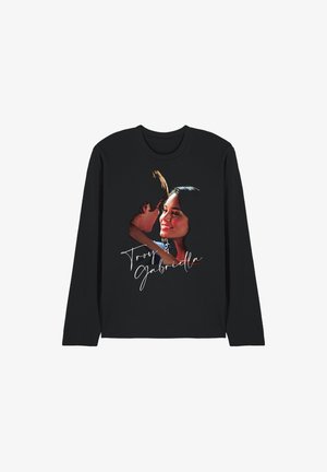 Schwarzes Langarmshirt mit Nahaufnahme eines Mannes und einer Frau, die sich gegenüberstehen, mit dem Text „Troy & Gabriella“ in kursiver Schrift.