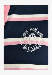 Neselectat, navy & pink