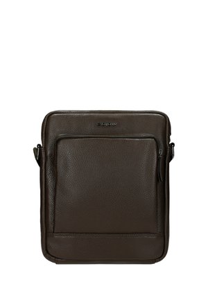 Dunkelbraune quadratische Leder-Umhängetasche mit vorderer Reißverschlusstasche und verstellbarem Seitenriemen.