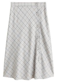 Une jupe longueur genou en tissu gris clair avec un motif à carreaux comprenant des lignes bleues et orange, détails de boutons sur le devant.