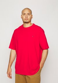 Tommy Hilfiger TEE - T-shirt básica - primary red