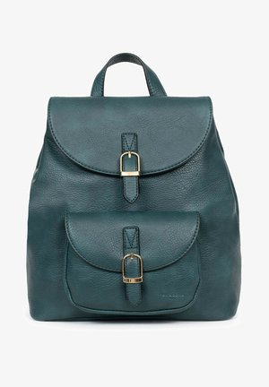 Zaino in pelle turchese con patta arrotondata, hardware dorato, tasca frontale e spallacci regolabili. Superficie testurizzata per una maggiore durabilità.