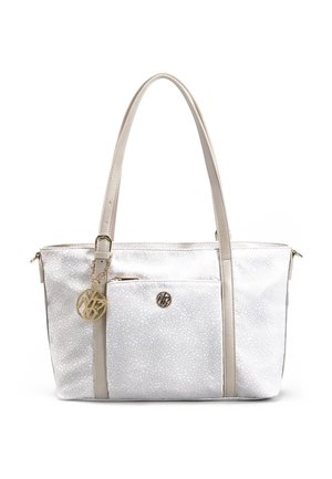 Borsa bianca con texture embossata, manici in pelle color crema, tasca frontale con zip e accessori in metallo color oro. Include un charm decorativo.