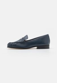 MICHAEL Michael Kors CARLSON LOAFER - Loaferit/pistokkaat - navy