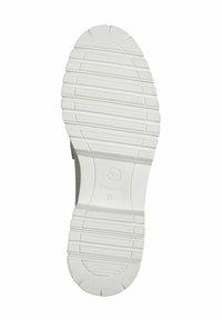 Witte rubberen zool met gestructureerde groeven en patronen, met een ronde hak voor grip. Gemarkeerd met "Tamaris" en maat 37.