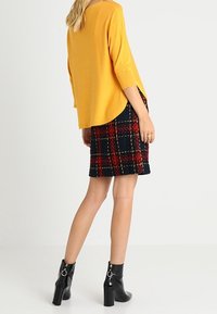 QS Svetr - yellow