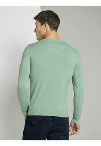 TOM TAILOR CREW NECK  - Strickpullover - soft jade melange