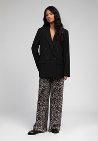 AN'GE PERRIT - Pantalon classique - leopard