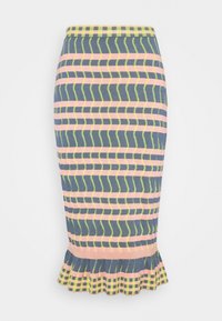 Gebreide kokerrok met een gestreept patroon in tinten blauw, roze en groen, met een gerimpelde zoom en een contrasterende tailleband.