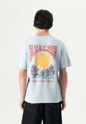 JORREALISE TEE CREW NECK - Print T-shirt - light blue