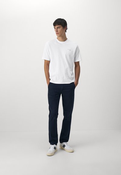 rag & bone Hlače chino - salute