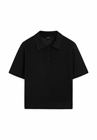 Musta lyhythihainen polo-paita, neulottu kangas, klassinen kaulus, neljän napin lista, ribbattu helma ja hihansuut, kevytrakenteinen materiaali.