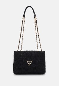Svart tweed-handväska med kedjesladd, prydd med en triangelformad gul logotyp. Rektangulär form med en texturerad yta och klaffstängning.
