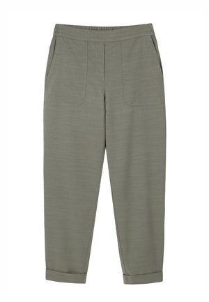 Olivovo zelené ležérne nohavice s elastickým pásom, prednými náprsnými vreckami a zavinutými lemami, položené na bielom pozadí.