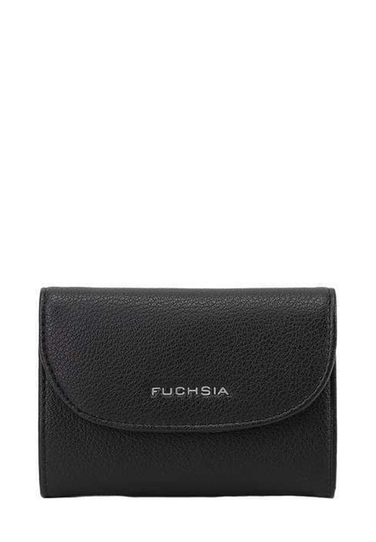 Portefeuille en cuir noir avec une finition texturée, présentant une fermeture rabat proéminente et un logo "FUCHSIA" embossé à l'avant.