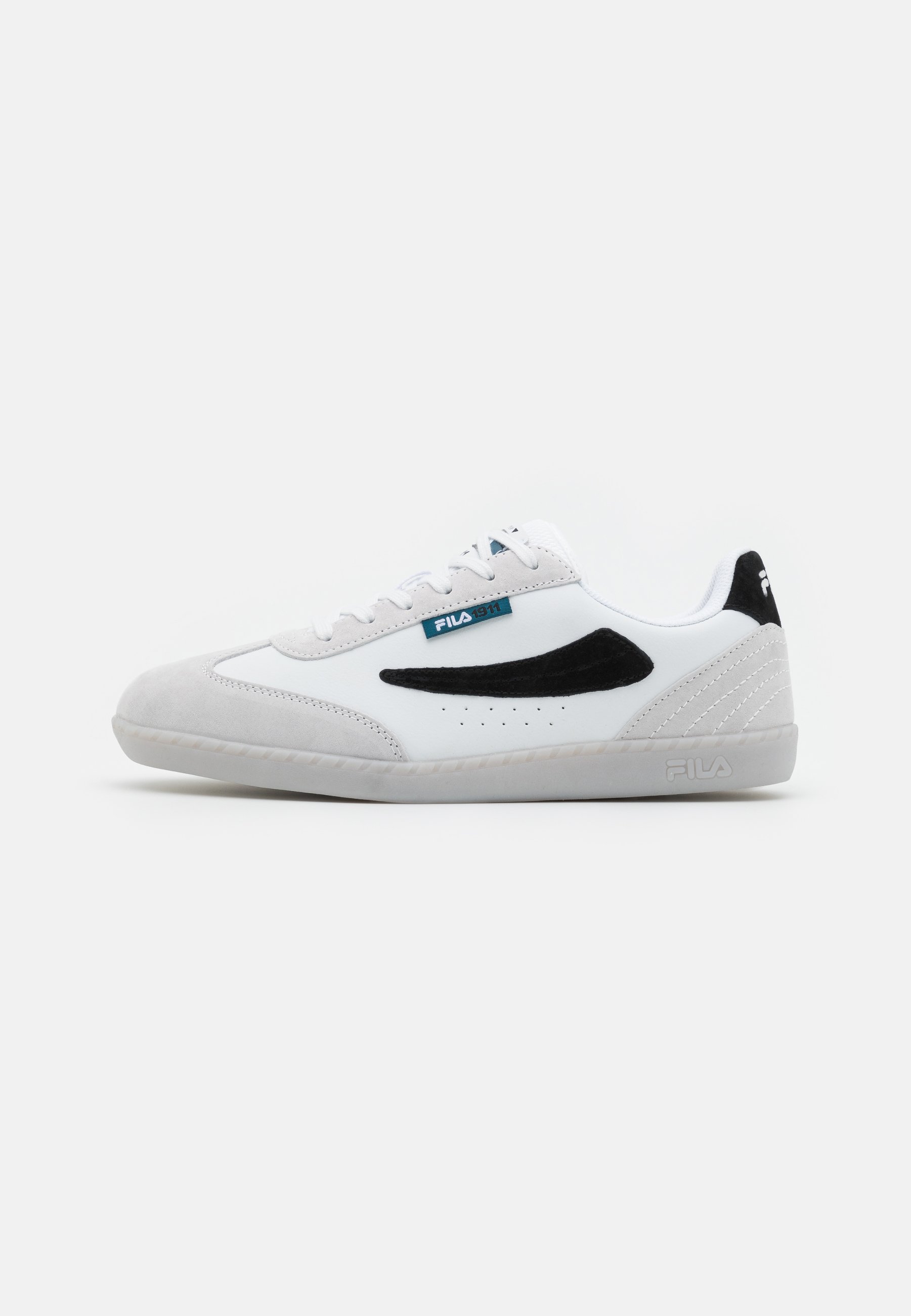 fila trainers white junior