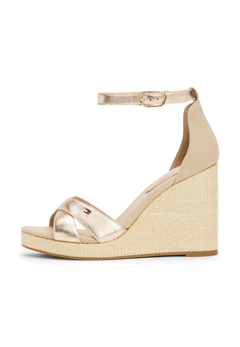 Tommy Hilfiger Sandalen met plateauzool goudkleurig Tommy Hilfiger Sandalen met plateauzool goudkleurig