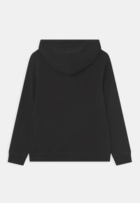 Sweatshirt à capuche noir avec une texture lisse, des poignets et un ourlet côtelés. Il présente une couture centrale à l'arrière et un design à coupe décontractée.