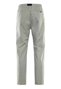 Lichtgrijze broek met een elastische tailleband, twee achterzakken en taps toelopende benen. De stof lijkt zacht en lichtgewicht met een gladde textuur.