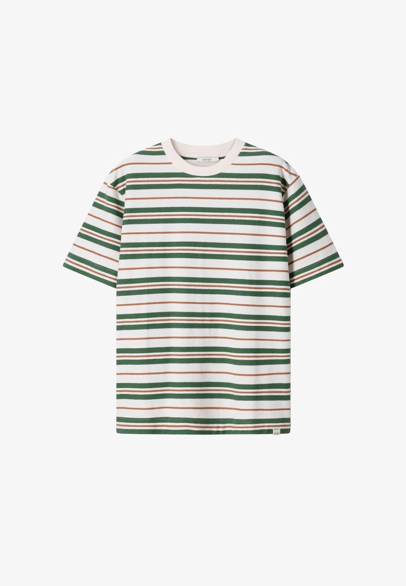 Wit T-shirt met korte mouwen, horizontale groene en bruine strepen, een ronde halslijn en een klein label aan de onderzoom.