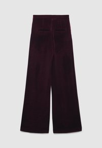 Schlaghosen aus tiefburgunderrotem Samt, mit einer glatten Textur, einem hohen Bund und zwei schlichten Gesäßtaschen.