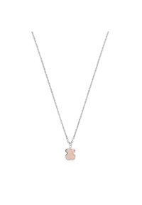 Collar de cadena de plata con un colgante de oso de goma rosa, de textura suave y forma redondeada. Diseño sencillo y juguetón con detalles elegantes.