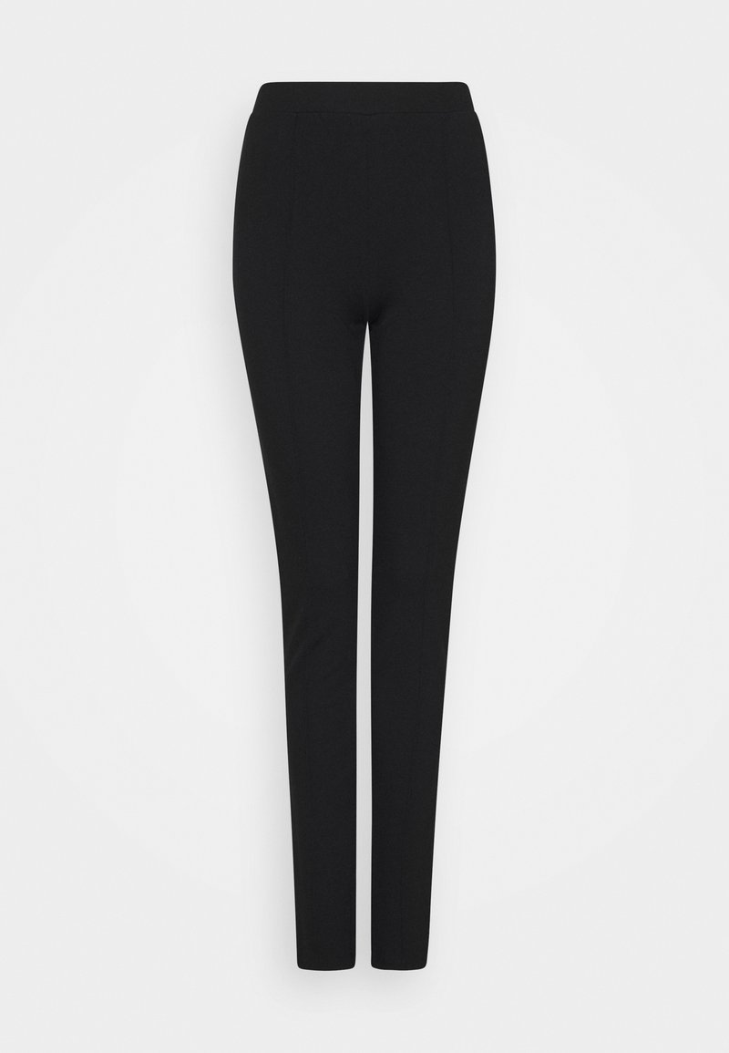 Černé, přiléhavé kalhoty s hladkou texturou, s páskem střední výšky a bez viditelného kování, s elegantním designem a střihem na míru.