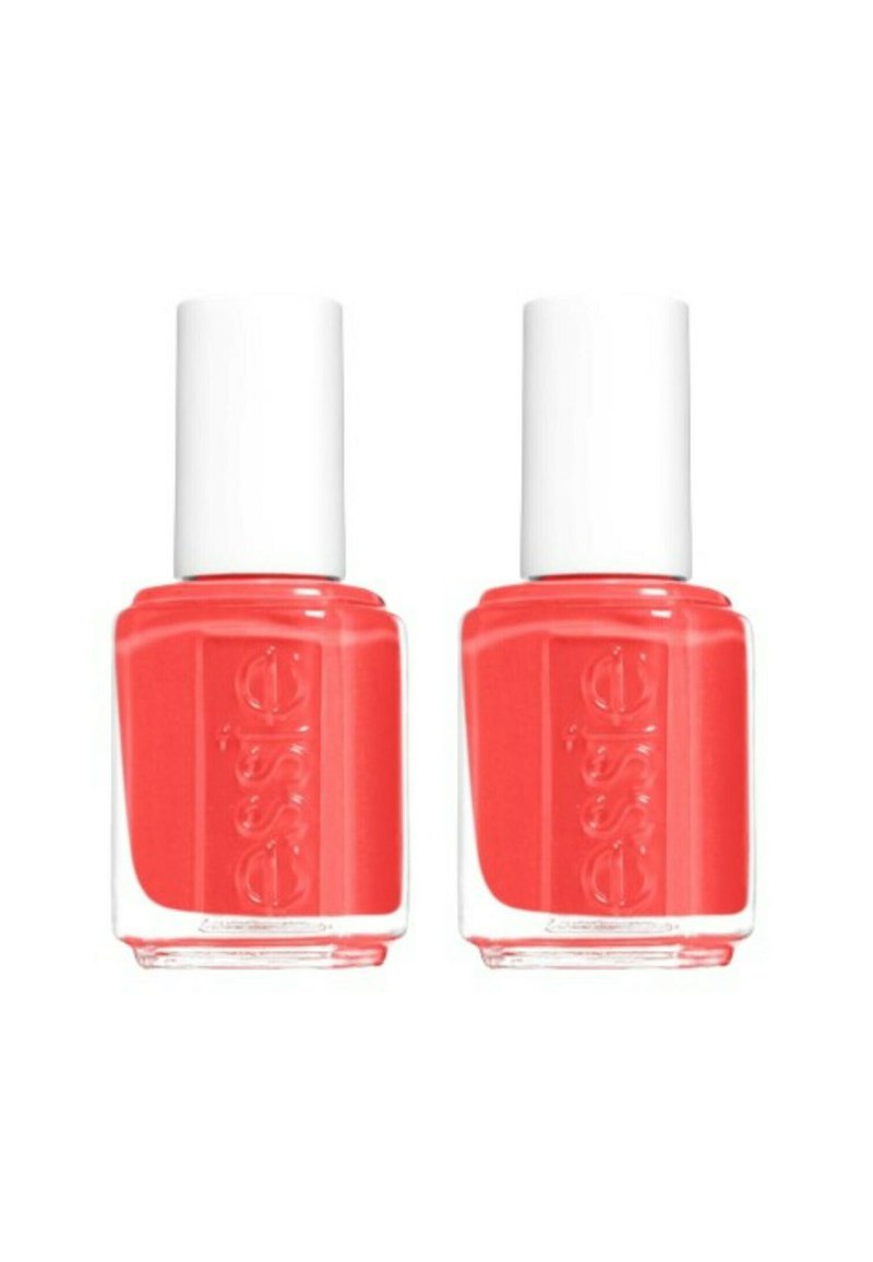 Deux flacons de vernis à ongles corail avec des bouchons blancs. Les contenants en verre sont carrés, avec une texture lisse et une visibilité claire du vernis.