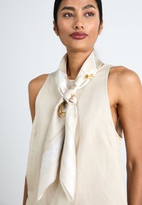 TABBY SQUARE - Foulard - chalk
