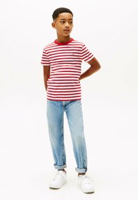 Tommy Hilfiger ESSENTIAL TEE UNISEX - Camiseta básica - primary red white breton