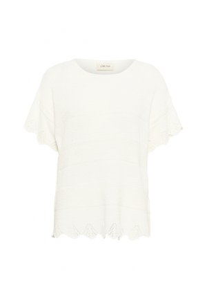 Bijela pletena majica s kratkim rukavima, okruglim izrezom i zaobljenim rubom s teksturiranim prugastim uzorkom. Vidljiva oznaka brenda.