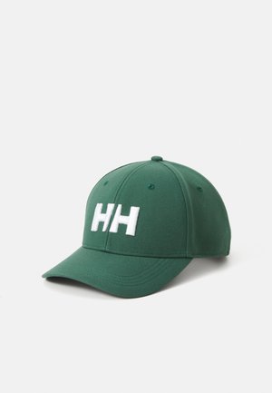 Grønn baseballcap med hvit brodert "HH" logo, strukturert krone, buet skjerm og ventilasjonsøyellet. Laget av stoffmateriale.