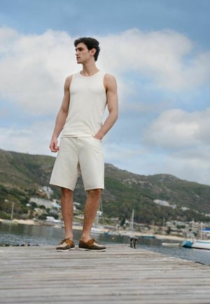 Next, REGULAR FIT - VEST AND SHORTS SET 2 PACK . - Unterhemd/-shirt - blue white