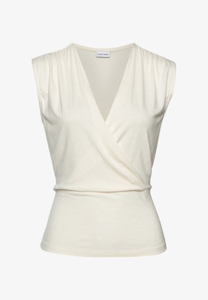 Bluzka wykonana z miękkiego kremowego materiału, z głębokim dekoltem w serek, marszczonymi ramionami i dopasowaną talią. Gładka tekstura bez wzorów.